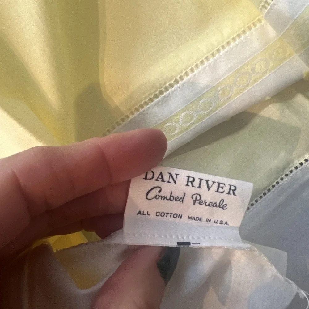 Dan River Combed Percale Pair of Vtg Pillowcases Yellow 33 X 20